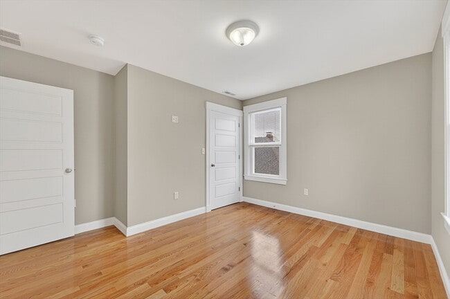 Photo - 42 Almont St Unidad 3L