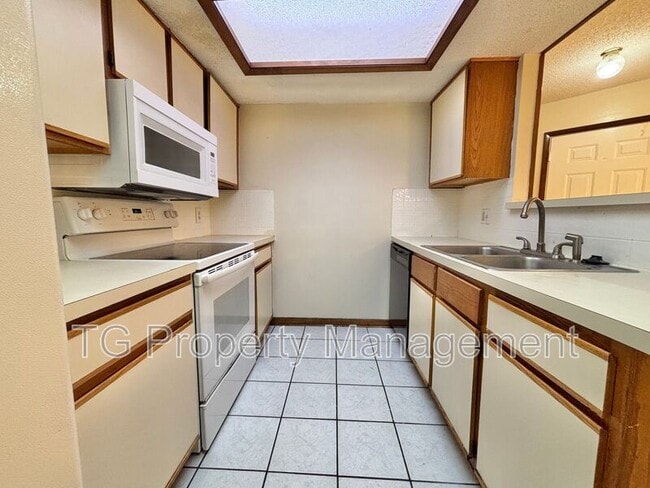 Photo - 703 Trekker St House