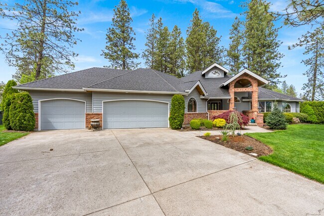 602 W Bradford Ct