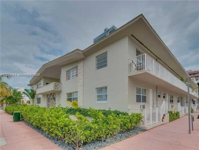 Building Photo - 101 Collins Ave Unit 1