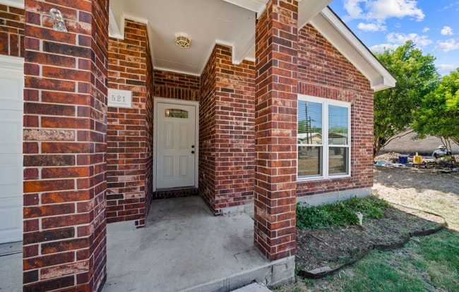Photo - 521 Clearfield Dr