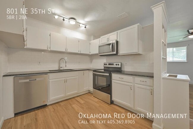 Photo - 801 NE 35th St