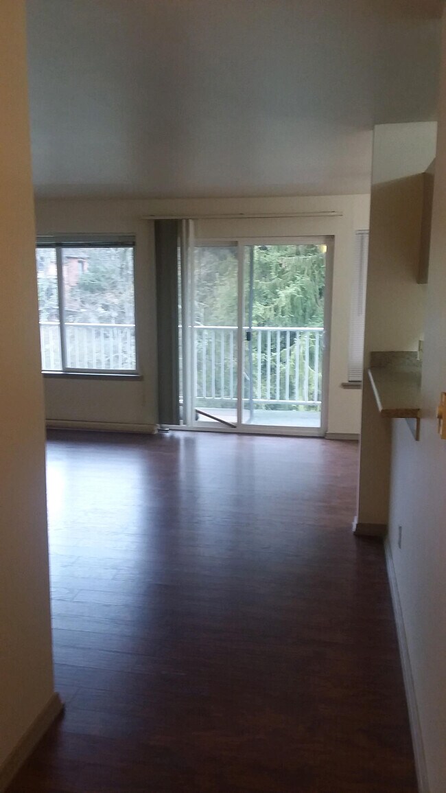 Photo - Country Squire Apartments - 2 bedrooms Unit 408