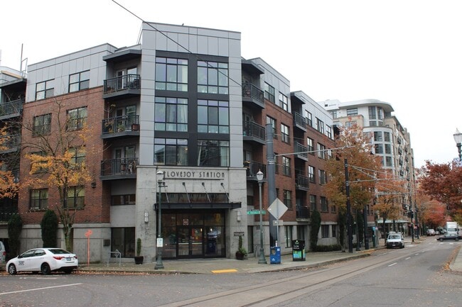 Photo - Lovejoy Station