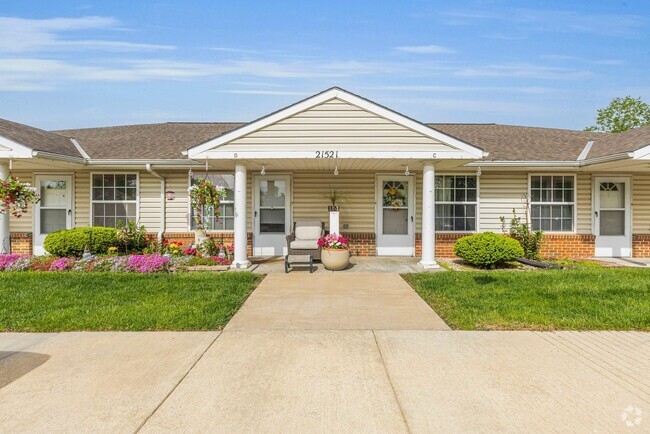 Building Photo - Spring Hill Villas Rental