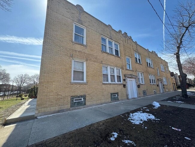 Building Photo - 5309 W Potomac Ave Unit 2 Rental