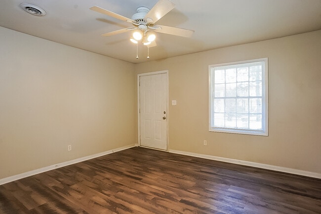2112 Bayvale Rd