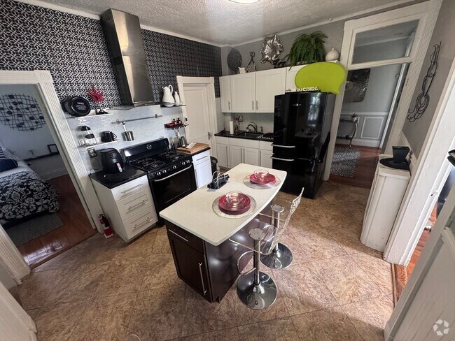 Building Photo - 40 Arbutus St Unit 3 Rental