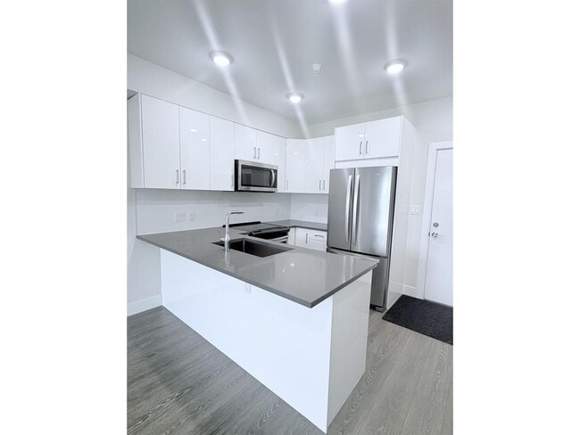 Photo - 15351-15101 101 Ave Unit 301