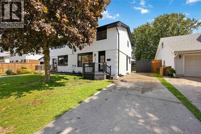 Photo - 340 Trudeau Dr Unit Lower