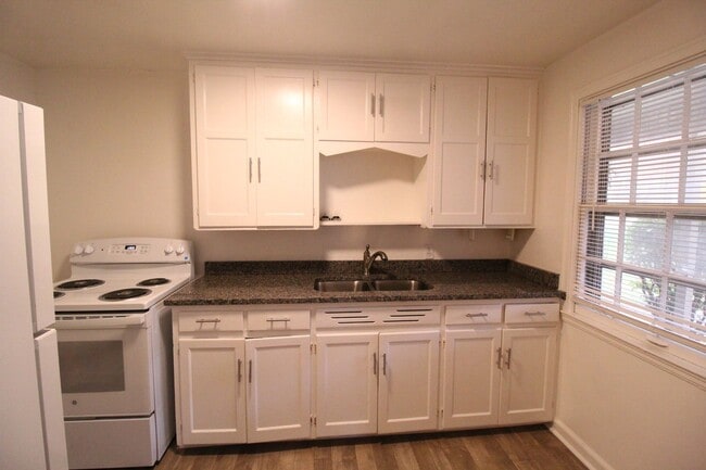 Photo - November FREE On This Updated 1 Bedroom 1 ...