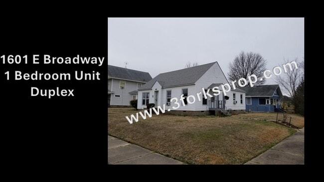 124 N P St