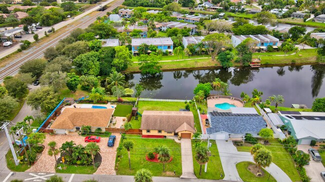 Photo - 414 Lindell Blvd