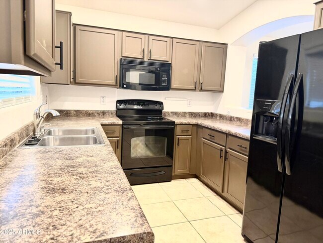 Photo - 2432 W Tamarisk Ave