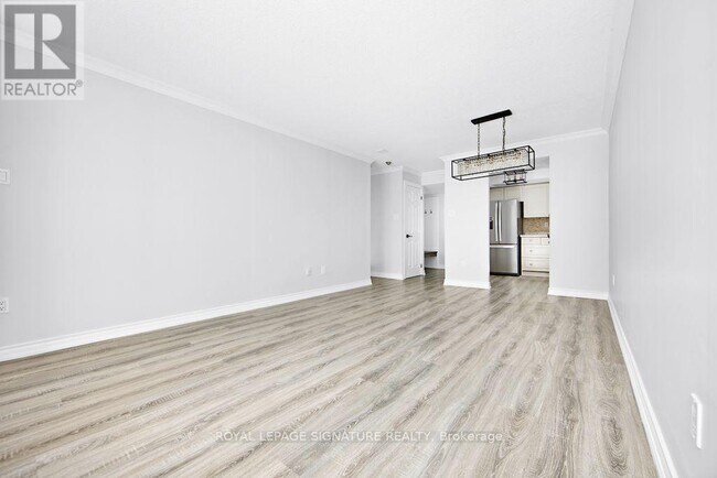 Photo - 2091 Hurontario St Unit 211