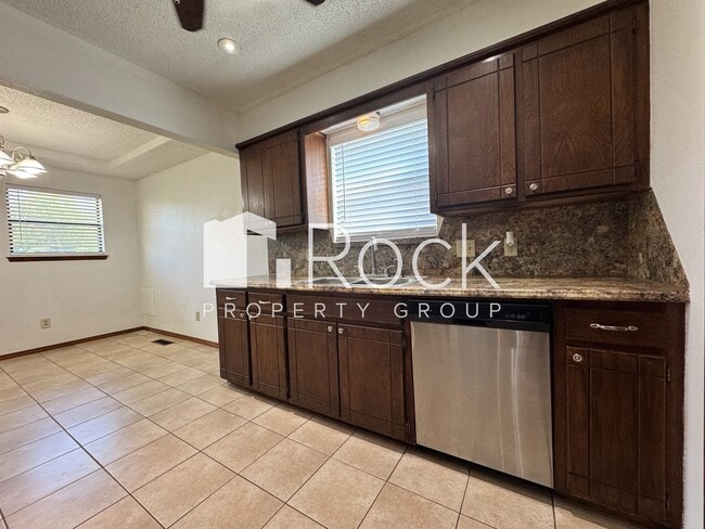 Photo - 3 Bedroom, 2 bath, 2 car garage home avail...