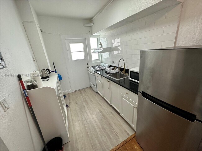 Photo - 300 74th St Unit 6