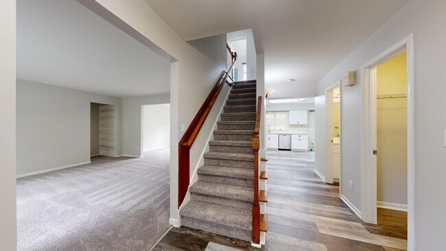 Photo - 2425 Foxway Dr