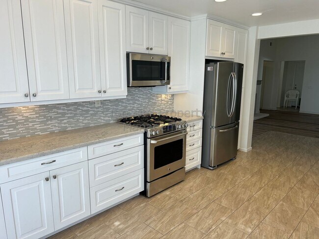 Photo - ***Single-story 2 bed / 2 bath / +Den Hous...