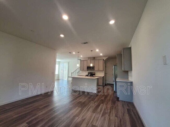 Photo - 1648 Scarlet Ash Ave