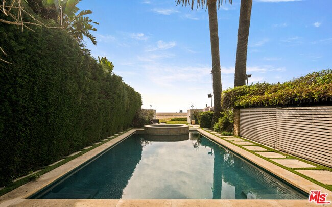 Photo - 964 Palisades Beach Rd