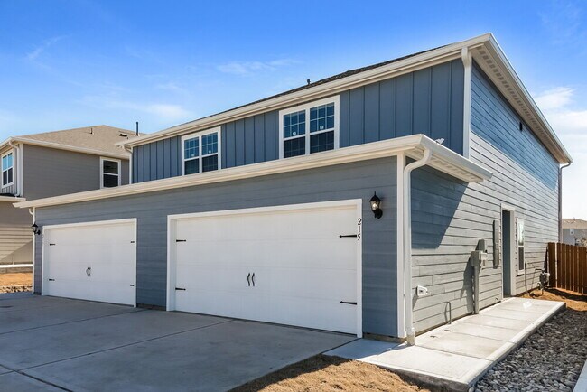 Photo - 215 Marsh Ln