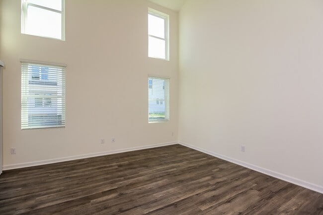 Building Photo - 1628 Corbett St Rental