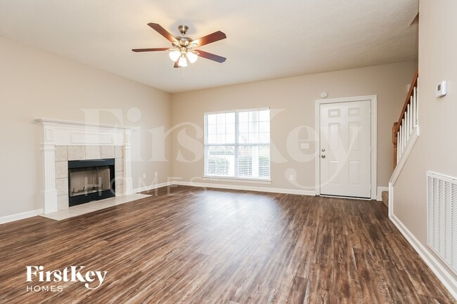 Photo - 837 Manderlay Way