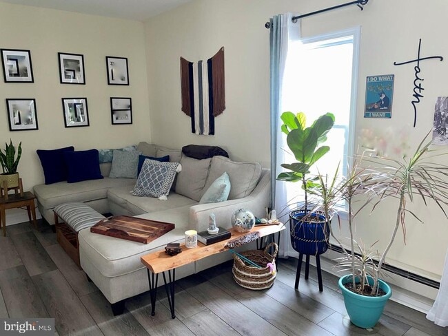 Photo - 203 Moreau St