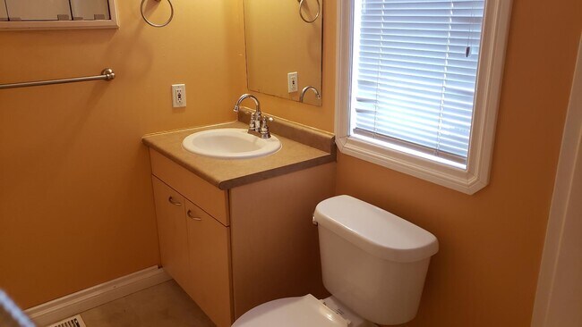 Photo - 0 Bed 0 Bath Unit in Fort Mcmurray, AB Unité 184