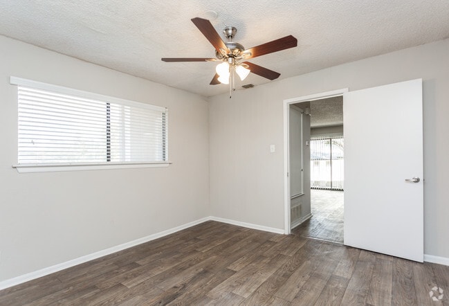 1BR, 1BA - 696SF Bedroom
