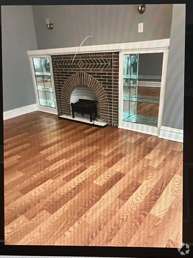 Building Photo - 4238 W Grenshaw St Rental