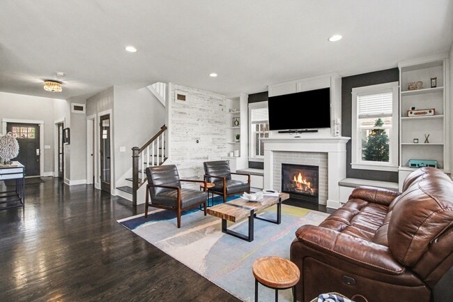 Photo - 3906 Hillside Dr