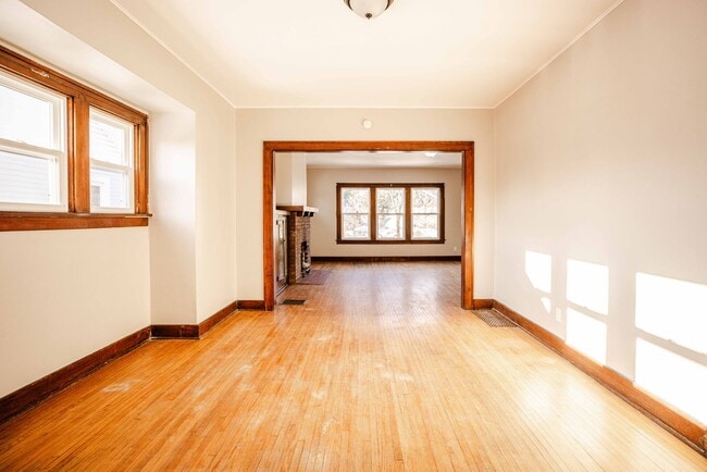 1452 Rollins Rd Unit Upper