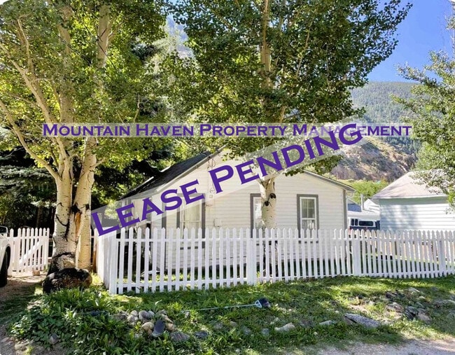 Building Photo - 913 Griffith St