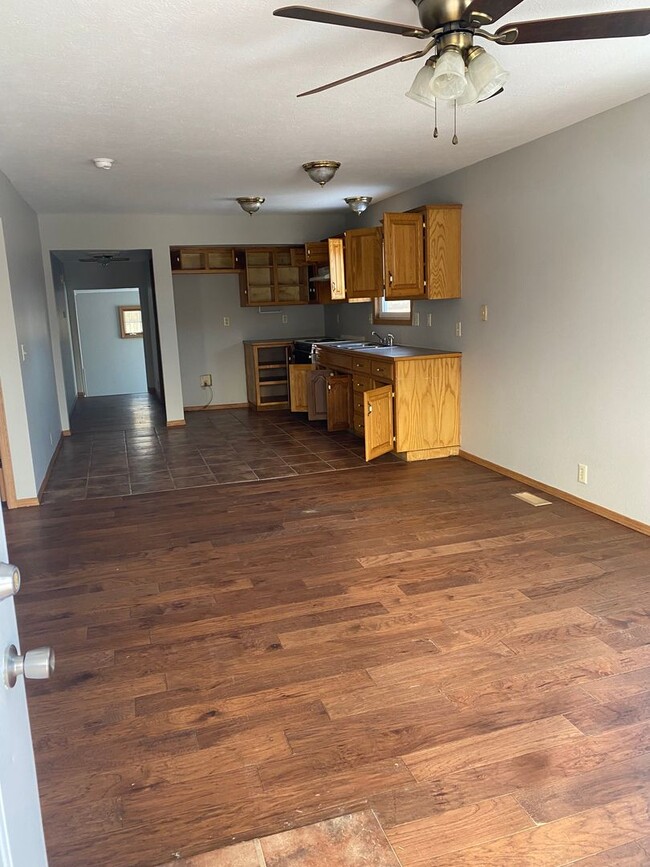 Photo - 601 N Fulbright Ave