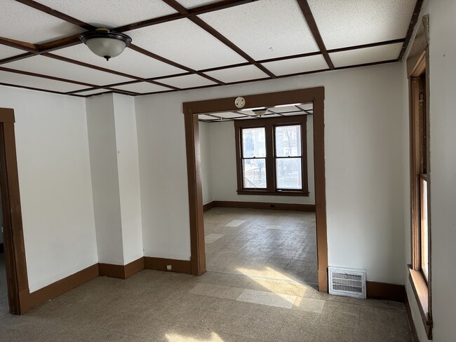 Photo - 1366 E 45th St