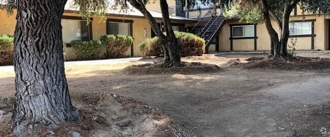 Building Photo - 19211 California 18 Unit 2 Rental