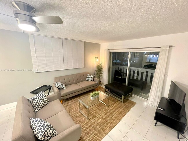 Photo - 1889 S Ocean Dr Unidad 301 Rental