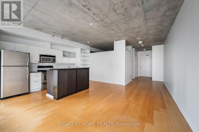 Photo - 333 Adelaide St E Unit 418