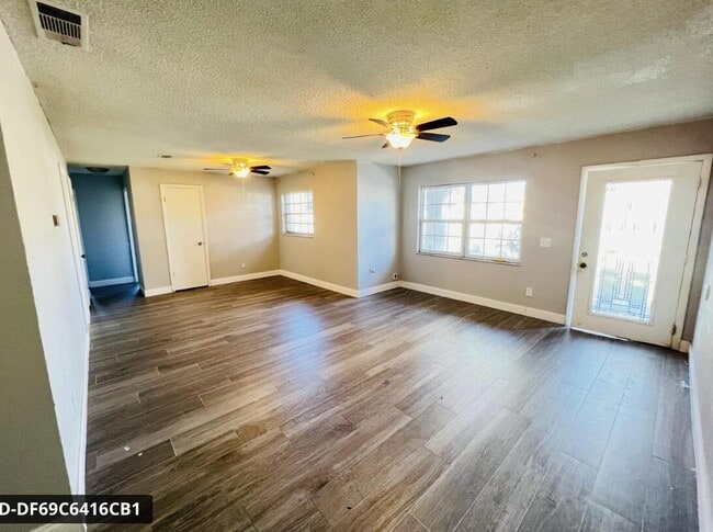 Photo - 901 Hickory St