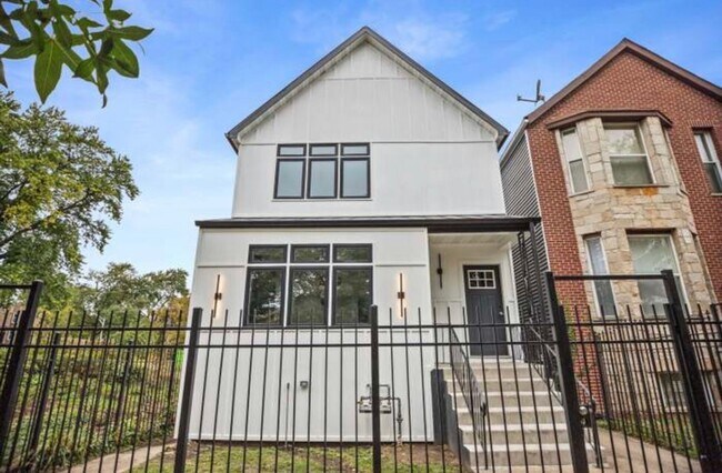 Building Photo - 6350 S St Lawrence Ave Unit 2