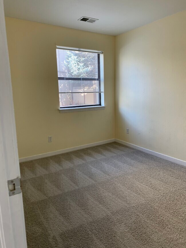 Photo - 225 E 8th Ave Unit D10