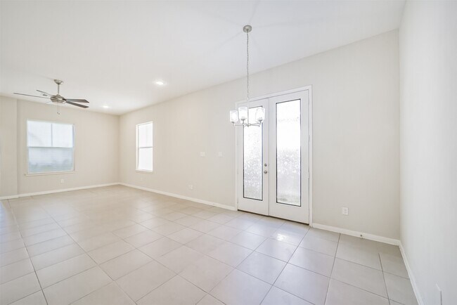 Photo - 10334 Solitaire Cir