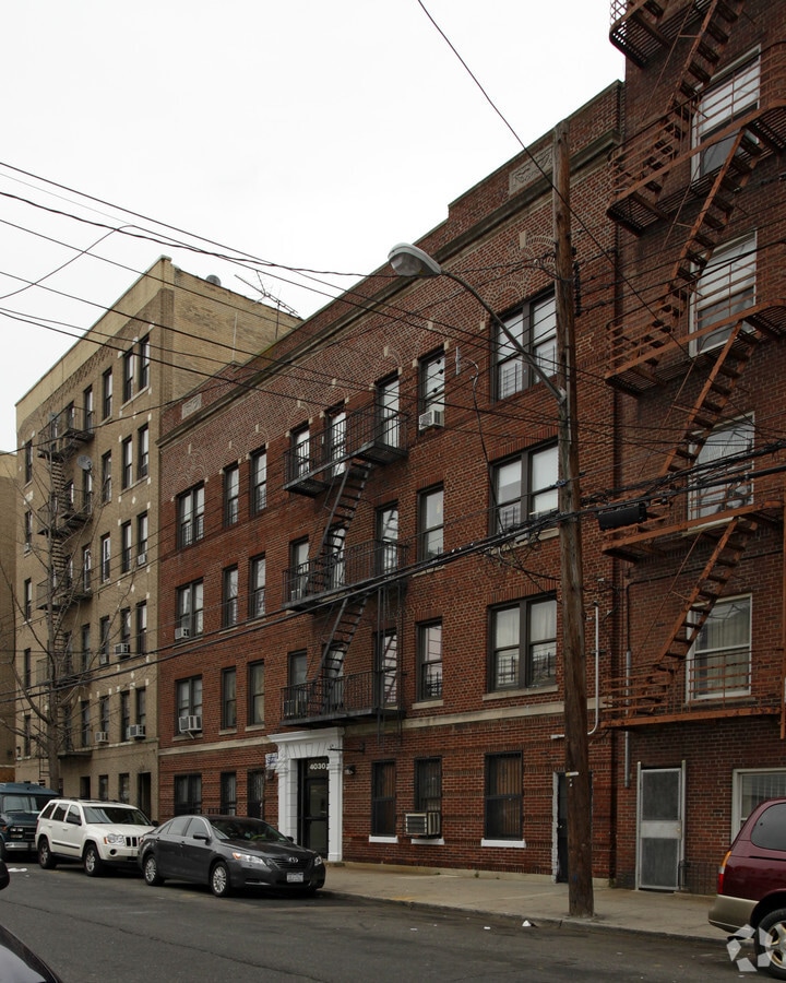 Photo - 4030 CARPENTER AVE.