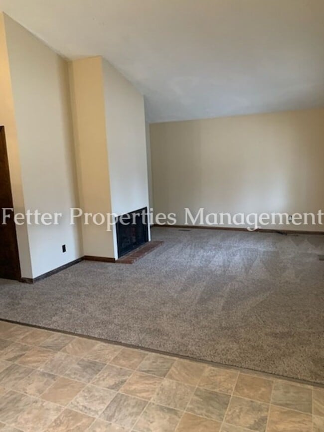 Photo - 6566 Heathervale Ct Unit A