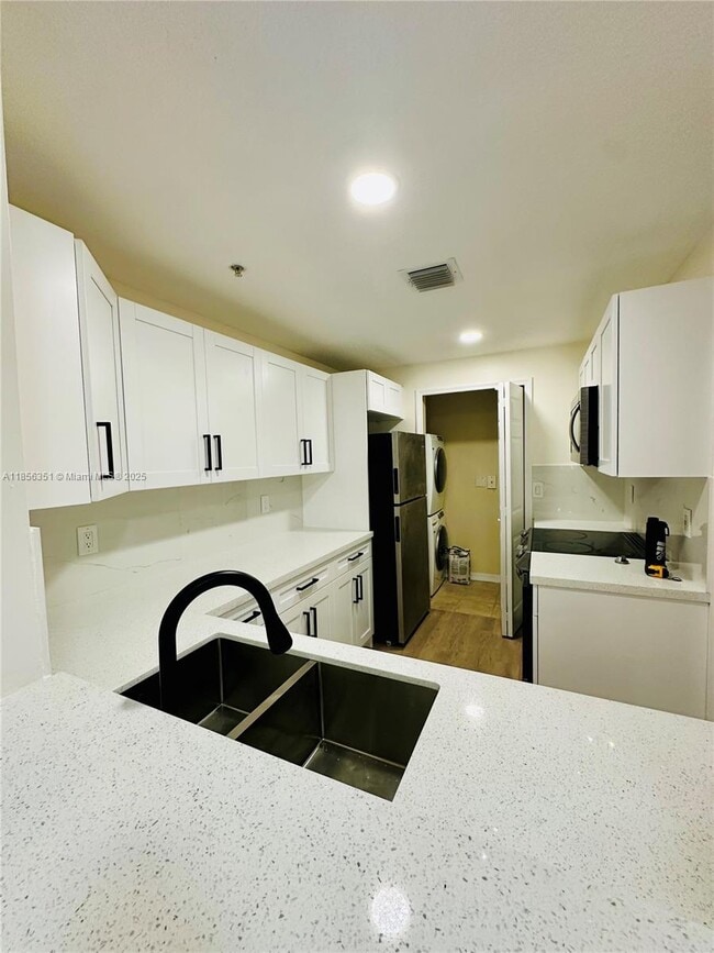 Photo - 6630 NW 114th Ave Unidad 1526 Rental