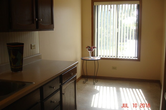 Photo - 80 S Pleasant Rd Unidad second