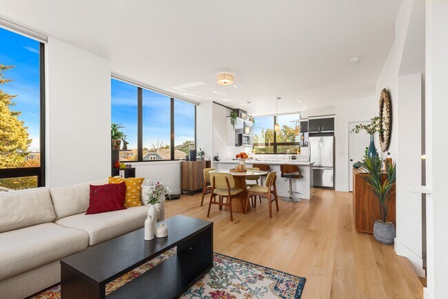 Photo - West Seattle 3 Bedroom Luxury Townhome with Stunning Views