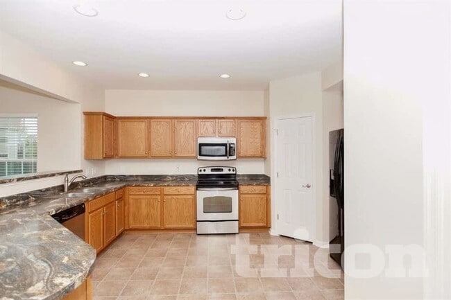 Photo - 2037 Silverton Cir